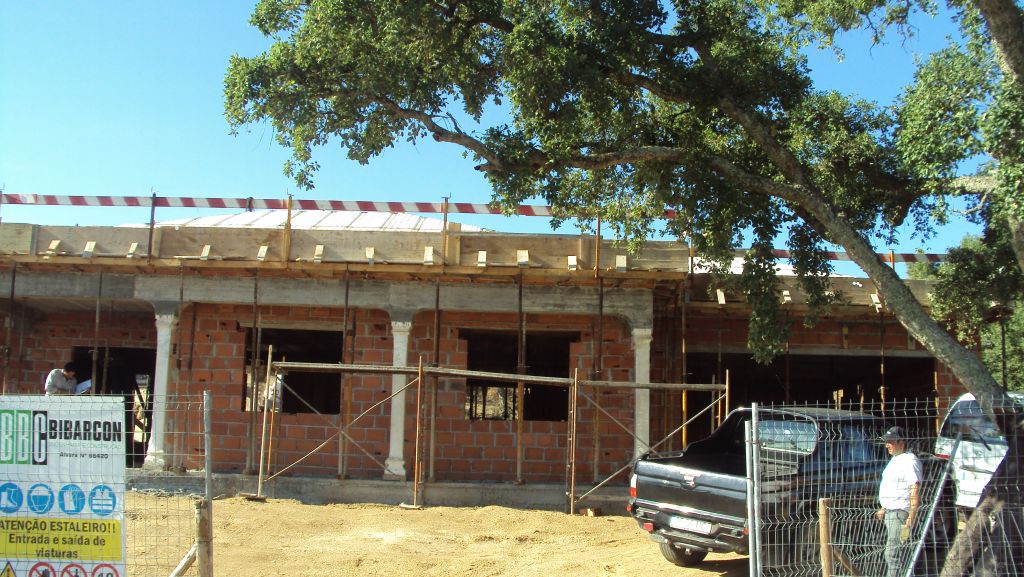 Construção de moradia de raiz